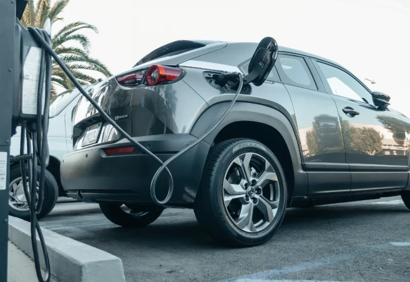 Carregamento elétrico auto EV — 76 Garage